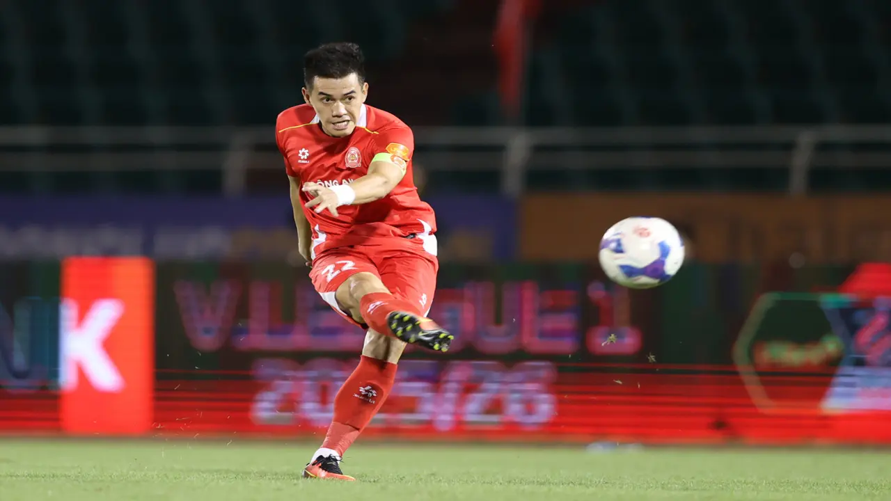 HLV Huỳnh Đức: 'Tôi cũng muốn để Tiến Linh dự bị mà hết tiền đạo'