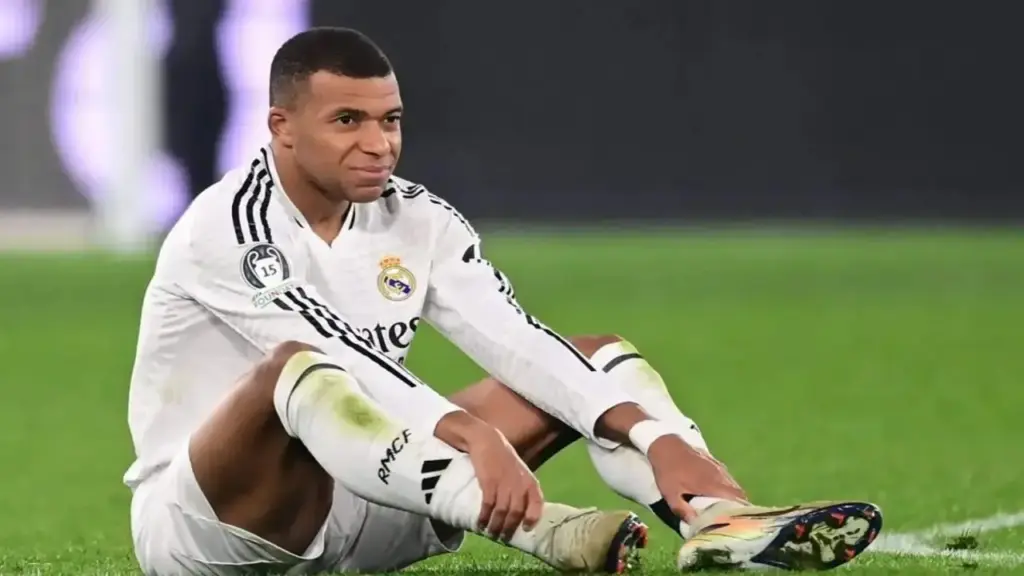Mbappe và Real mâu thuẫn về ca chấn thương đầu gối trái