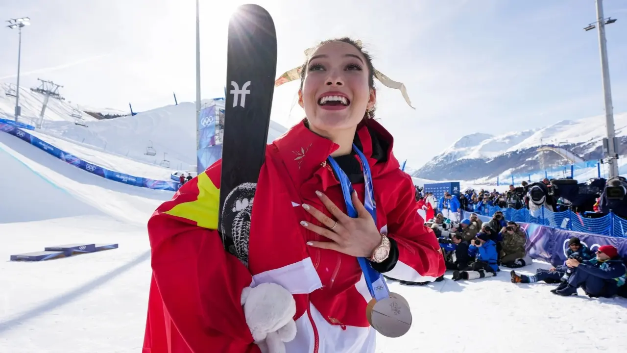 Tiến sĩ Mỹ: 'Đừng chỉ trích khi Eileen Gu chọn Trung Quốc'