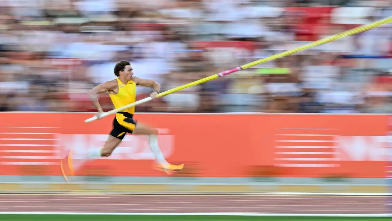 Tốc độ - điểm tựa để Duplantis định nghĩa lại nhảy sào